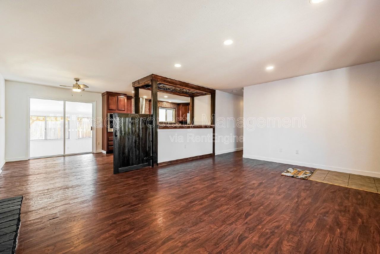 287 Troy St - Photo 4 of 18