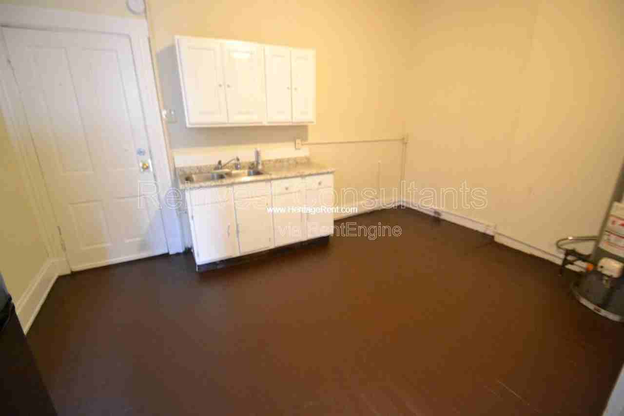 1042 Marshall Ave #4 - Photo 3 of 6