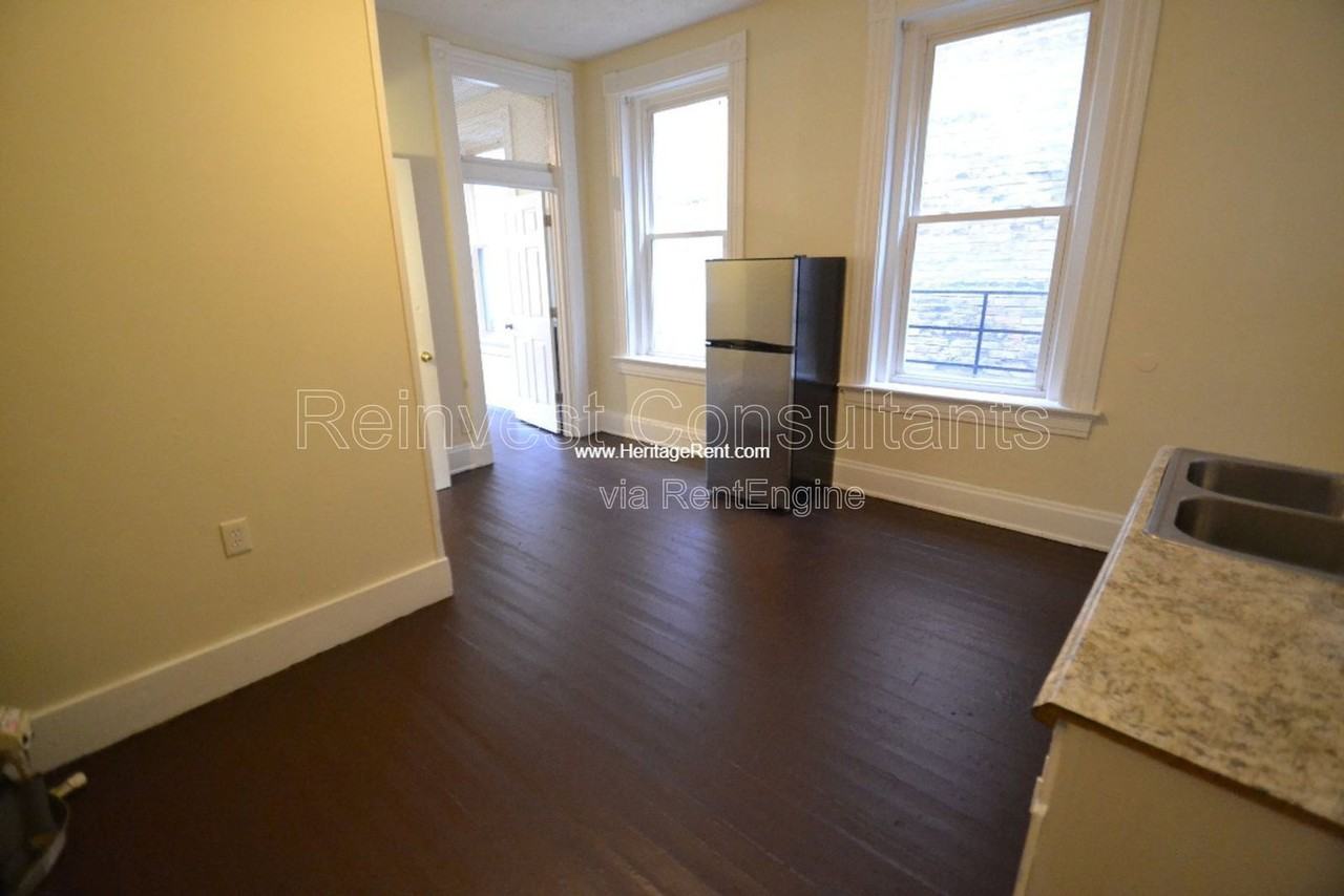 1042 Marshall Ave #4 - Photo 4 of 6