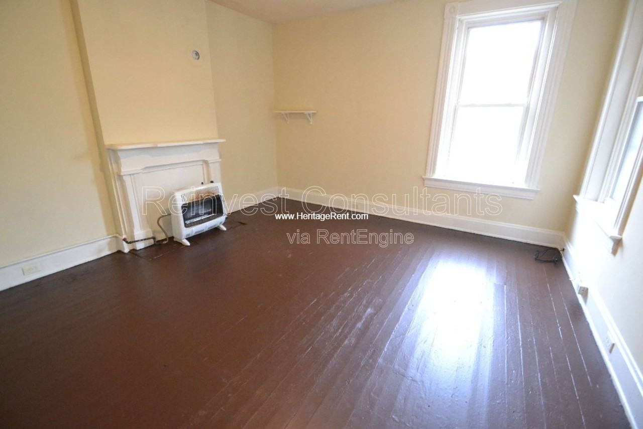 1042 Marshall Ave #4 - Photo 5 of 6