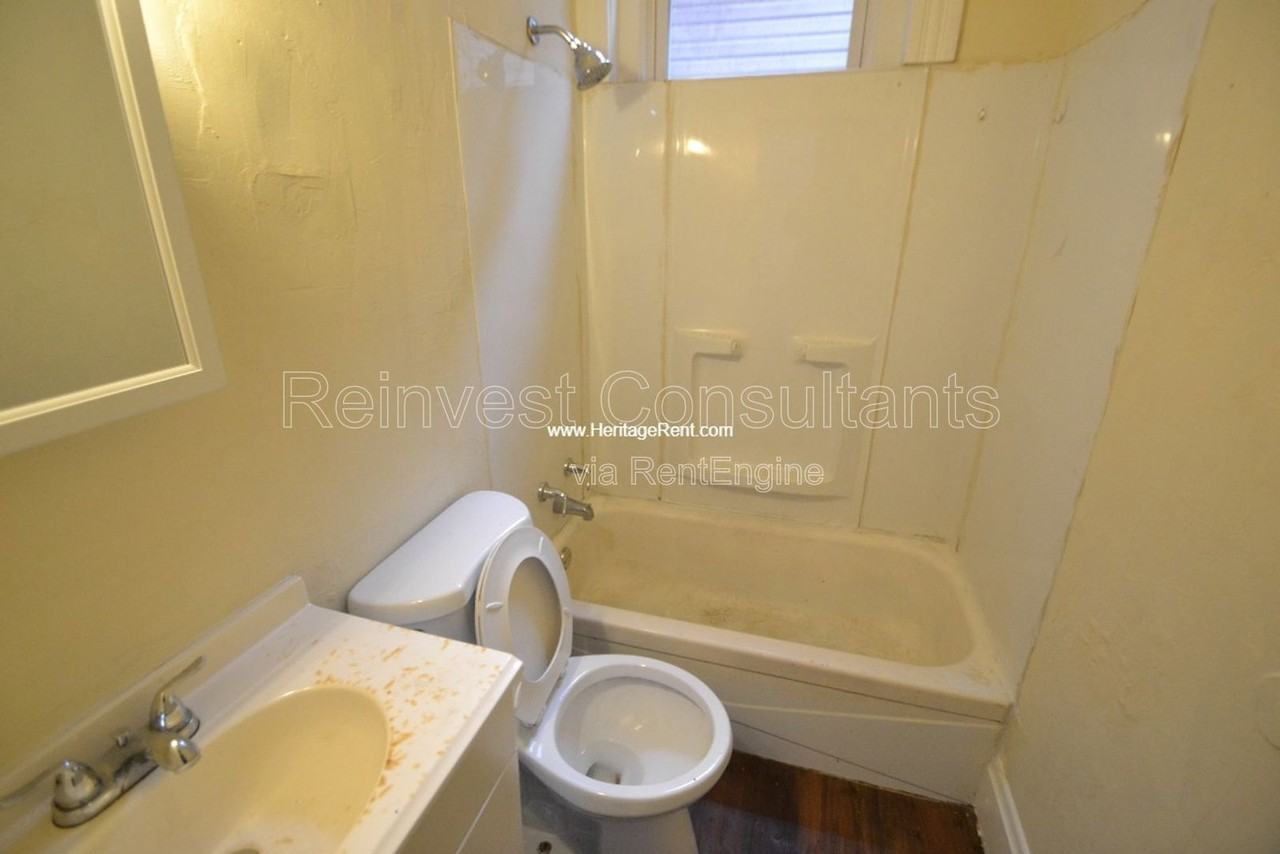 1042 Marshall Ave #4 - Photo 6 of 6