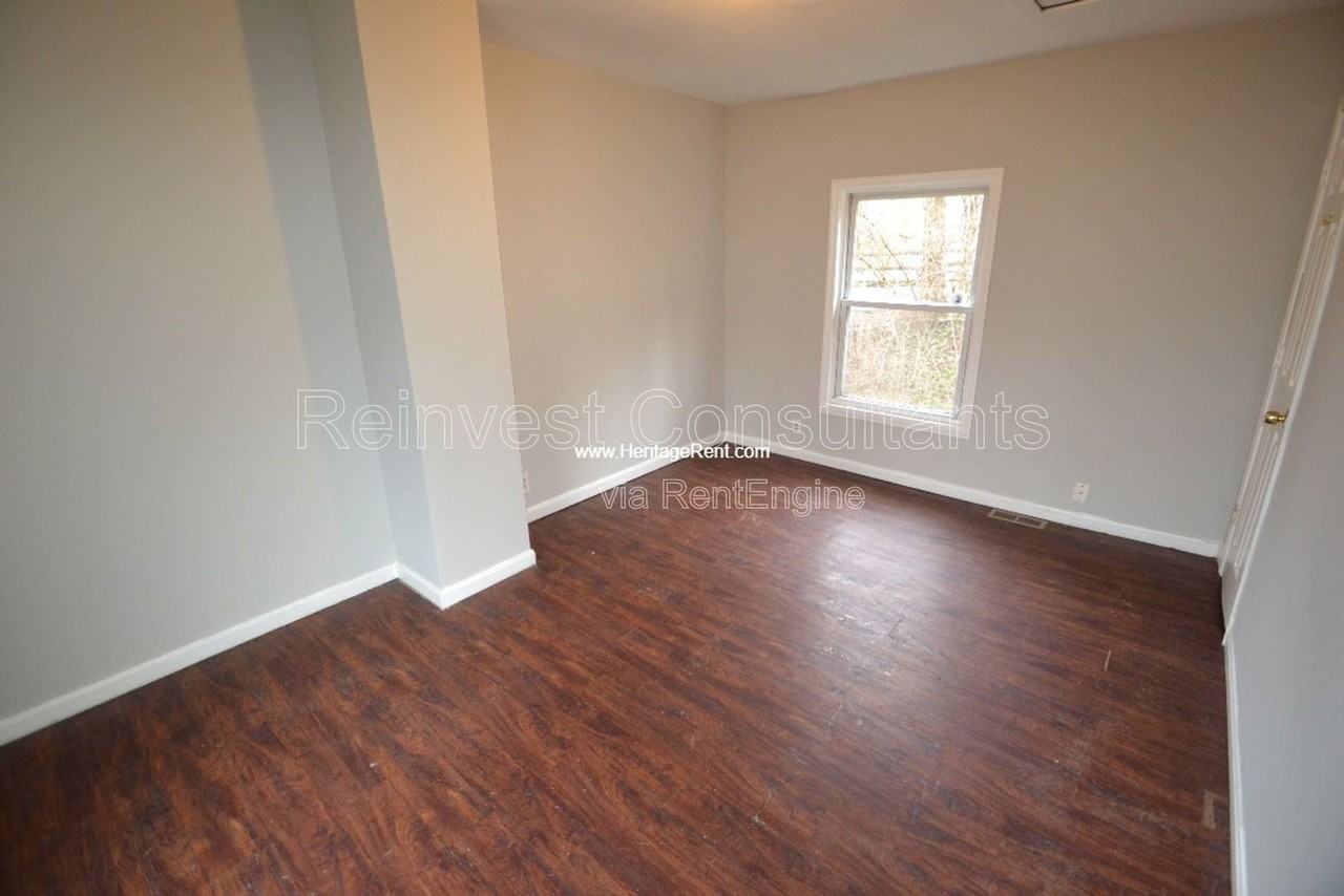 2041 Yoast Ave - Photo 7 of 8