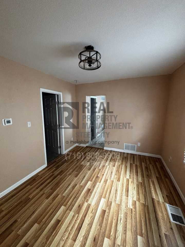 218 Polk St - Photo 5 of 18