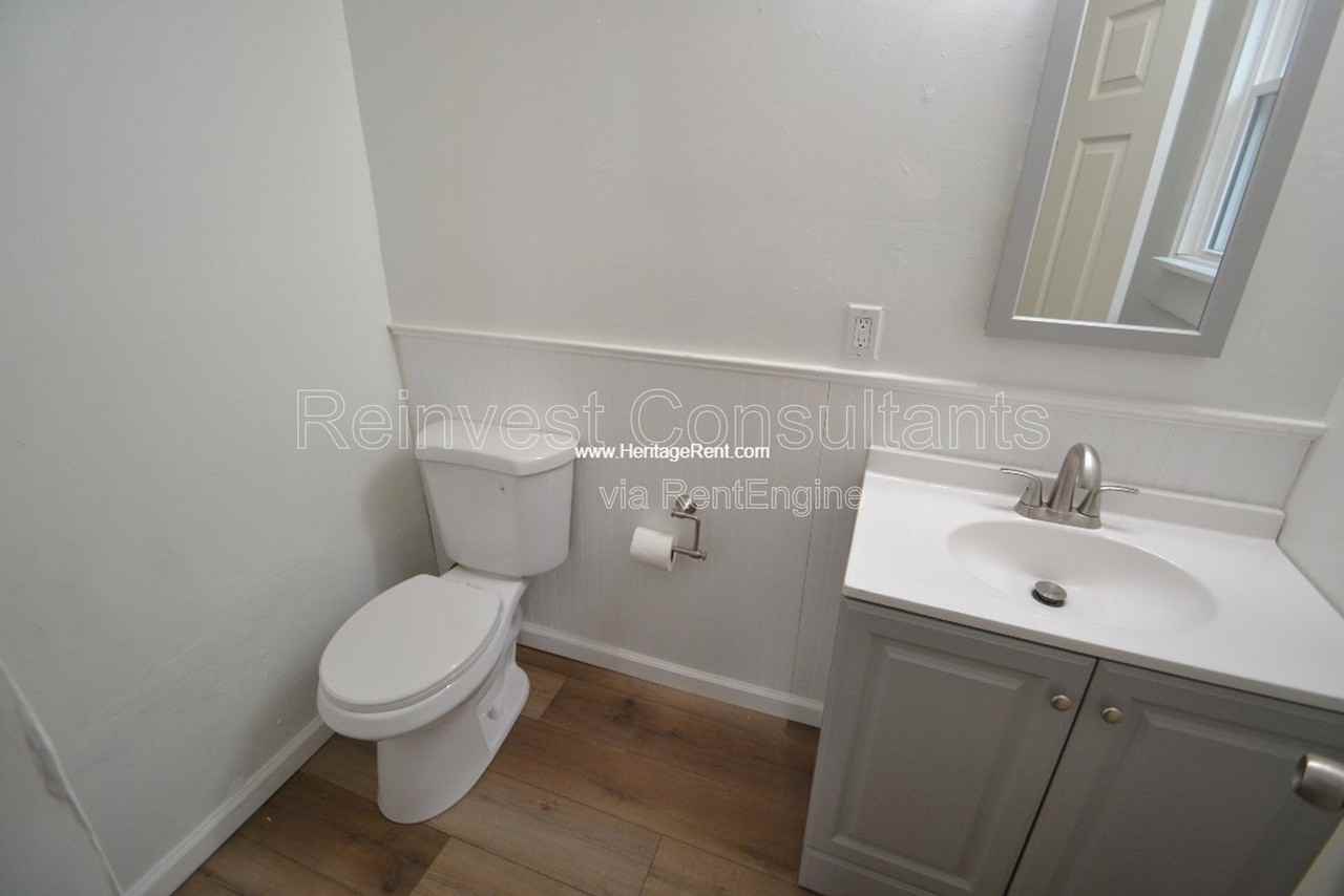 8465 Anthony Wayne Ave - Photo 6 of 11