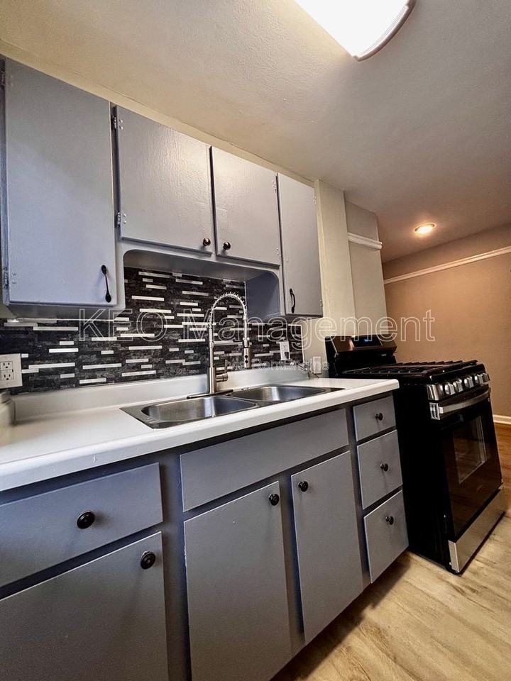 225 E Xenia Dr #B - Photo 2 of 11