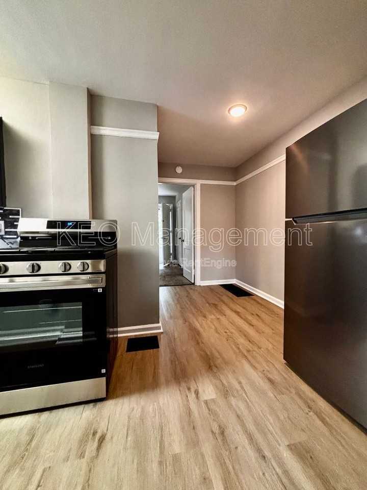 225 E Xenia Dr #B - Photo 4 of 11