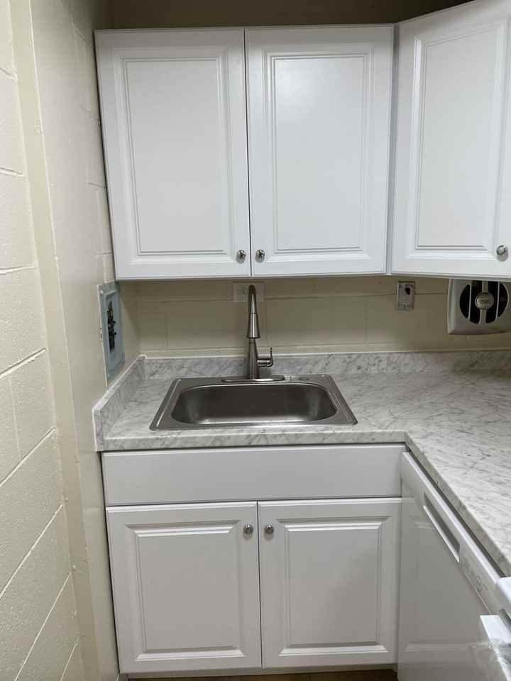 1811 Summit Ave #B3 - Photo 4 of 9