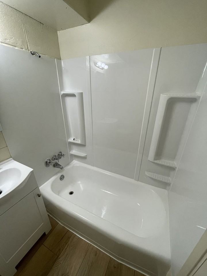 1811 Summit Ave #B3 - Photo 7 of 9