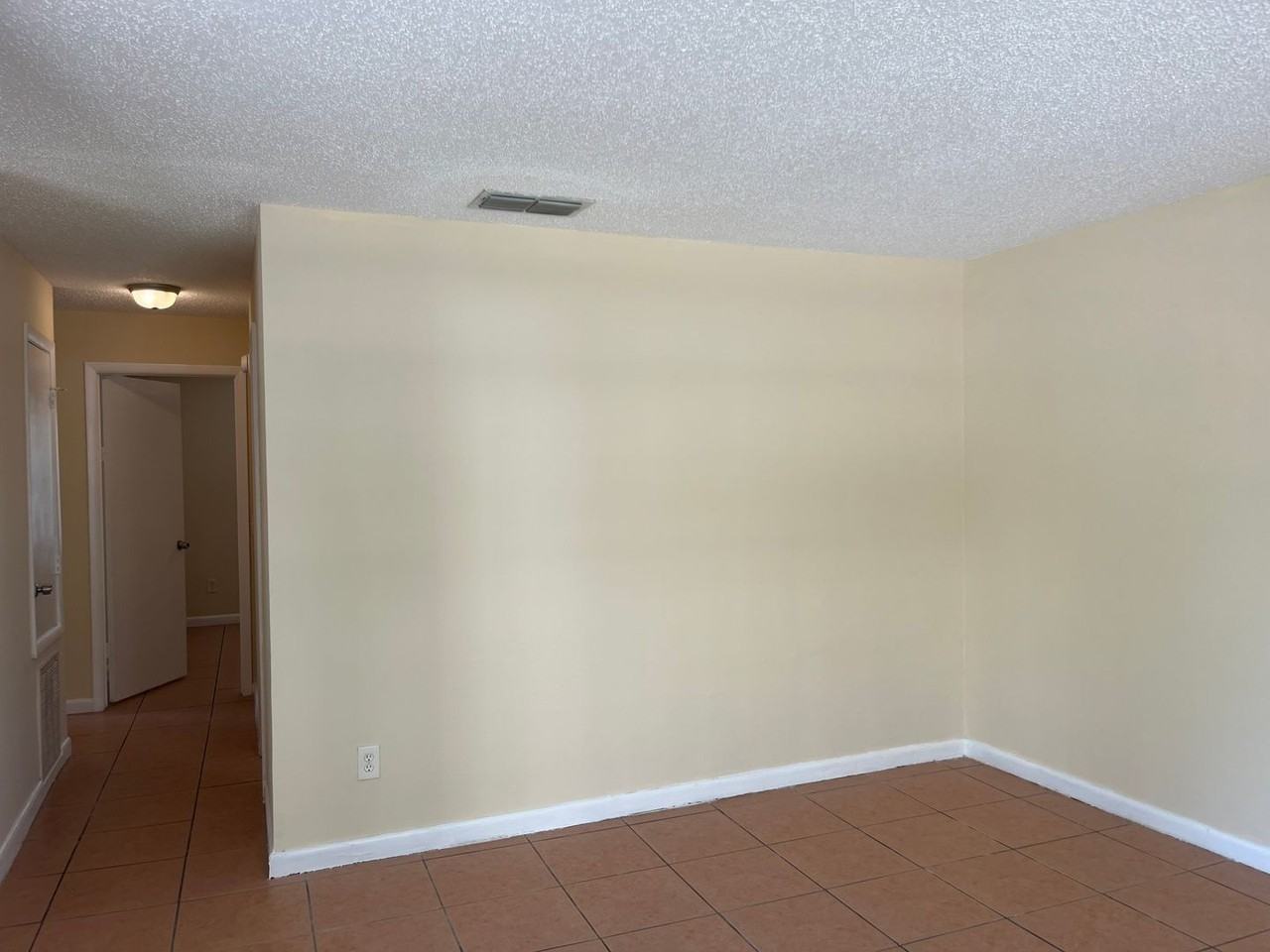 300 Orange Ave #B - Photo 5 of 11