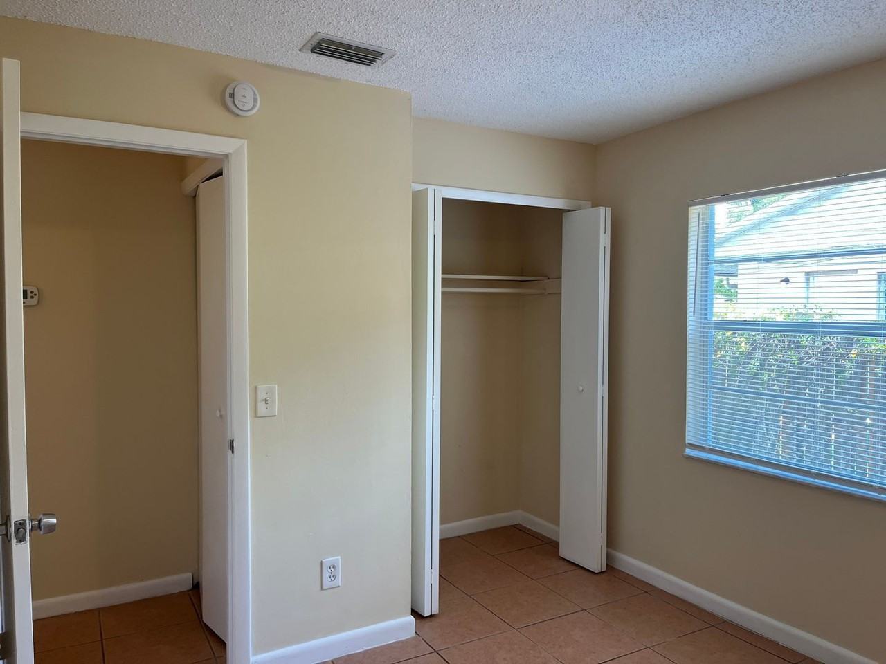 300 Orange Ave #B - Photo 6 of 11