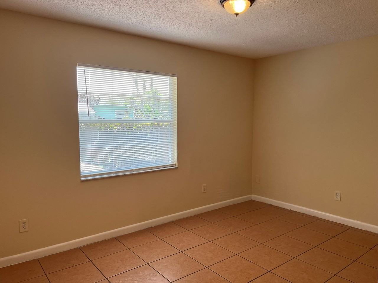 300 Orange Ave #B - Photo 7 of 11