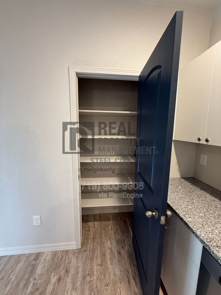 280 W Harmony Dr - Photo 4 of 13