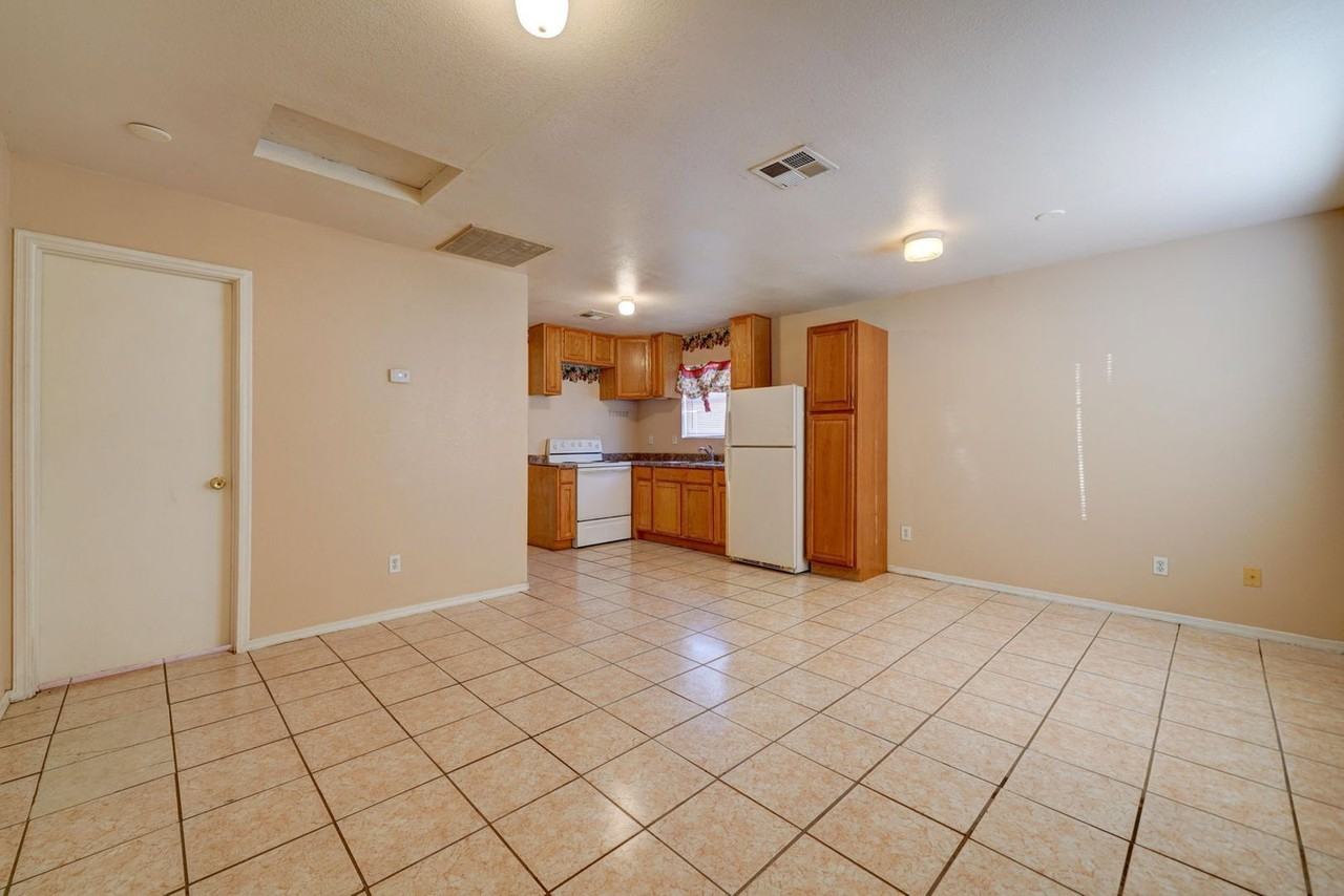 102 N Adams St - Photo 7 of 21