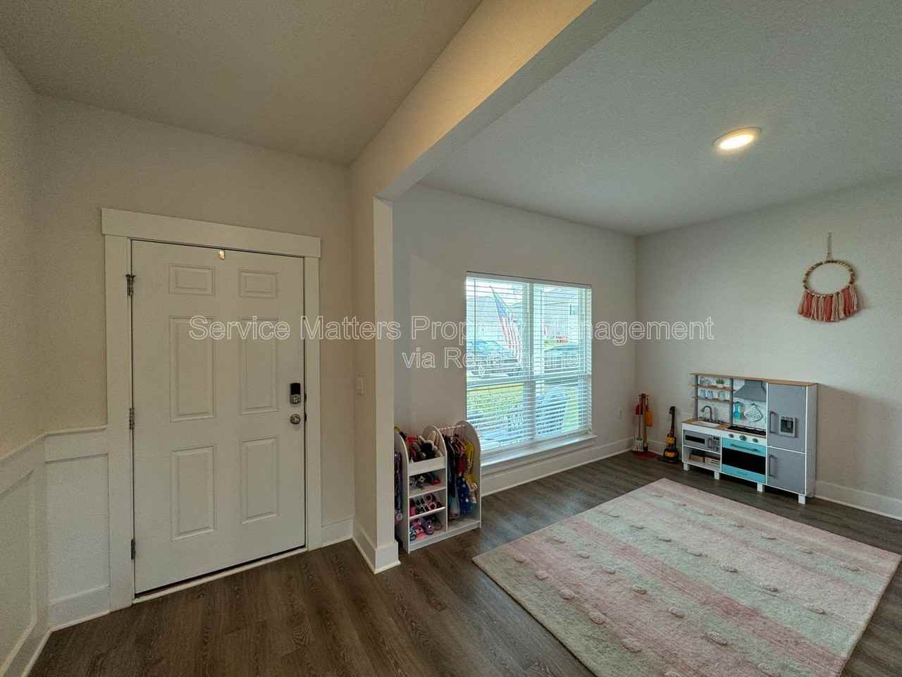 5772 Danbury Blvd - Photo 5 of 34