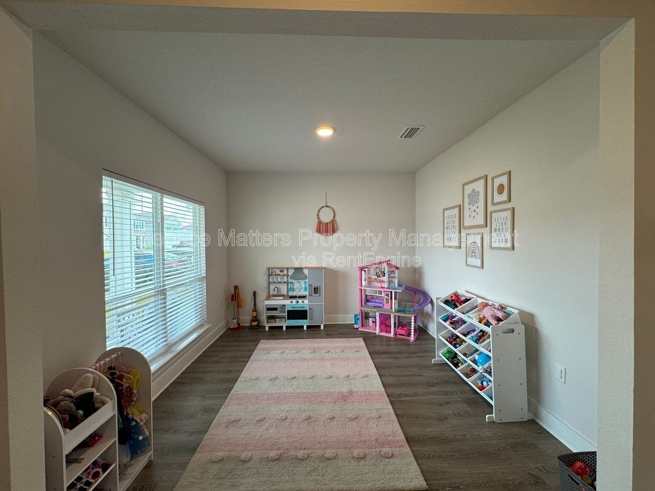 5772 Danbury Blvd - Photo 6 of 34