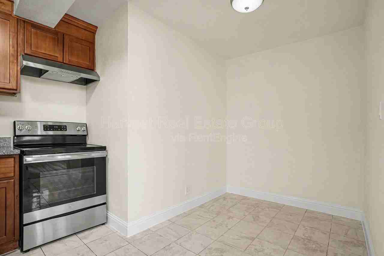 715 Peralta St #310 - Photo 7 of 16