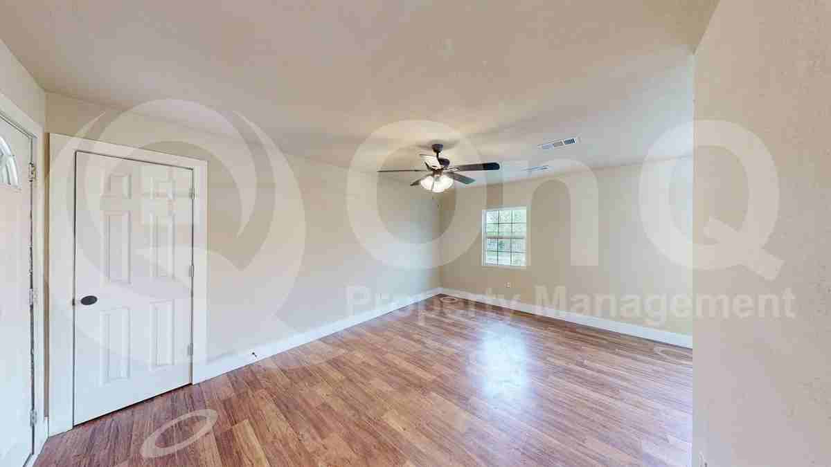 2640 Berryhill Dr - Photo 5 of 20