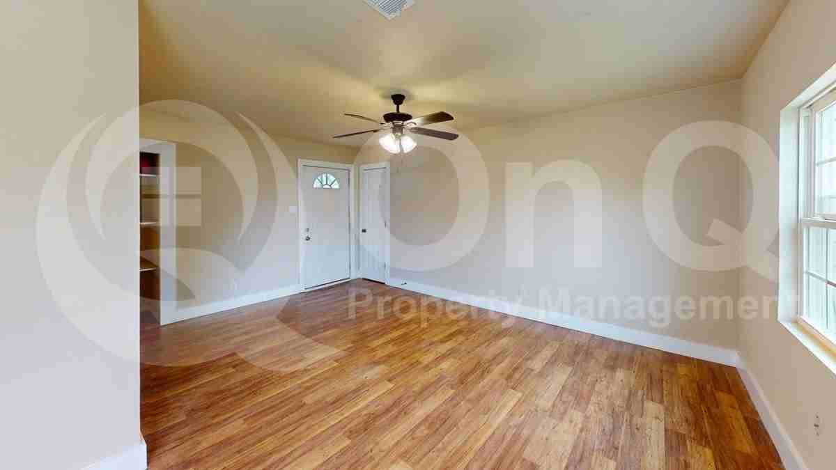 2640 Berryhill Dr - Photo 6 of 20