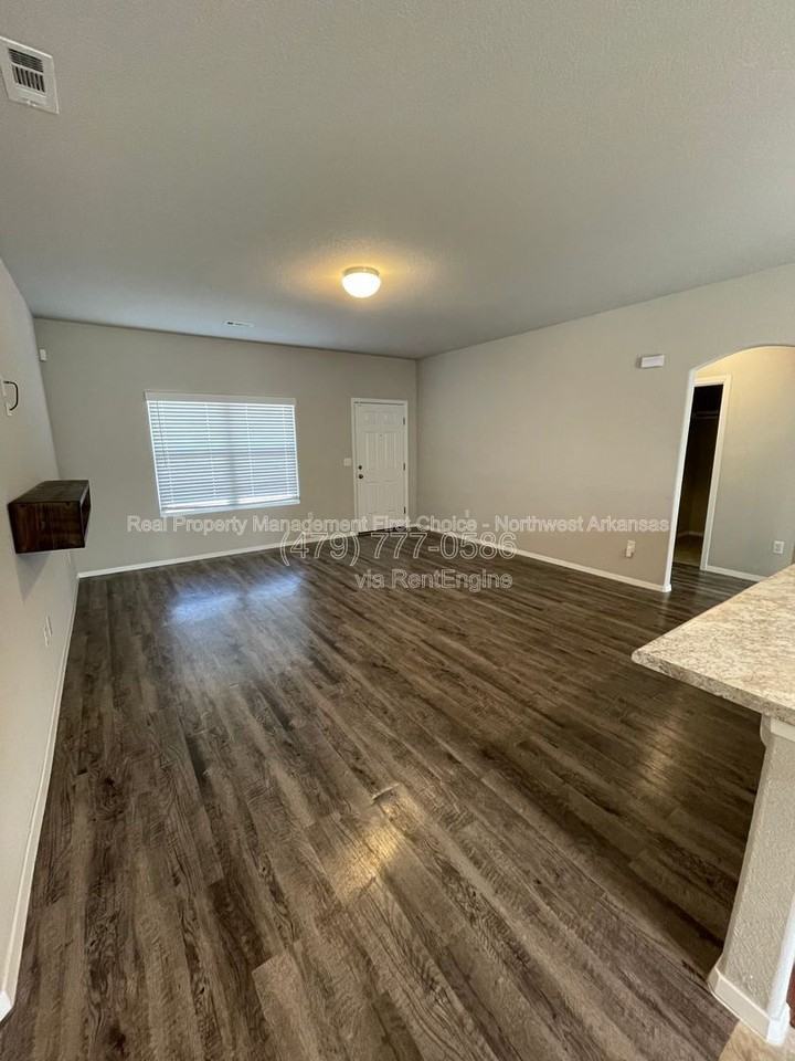 2429 Sebright Ave - Photo 2 of 27