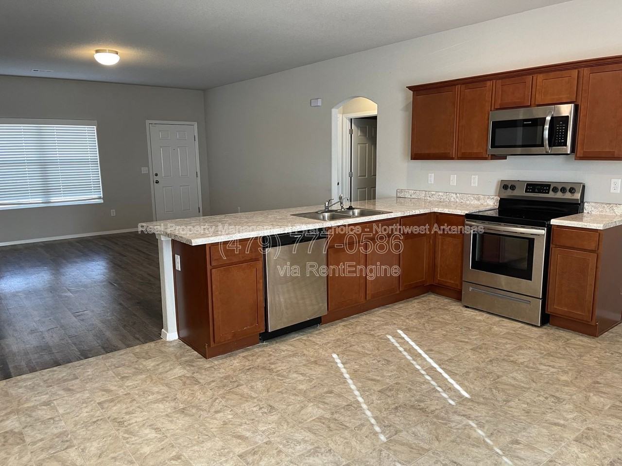 2429 Sebright Ave - Photo 4 of 27