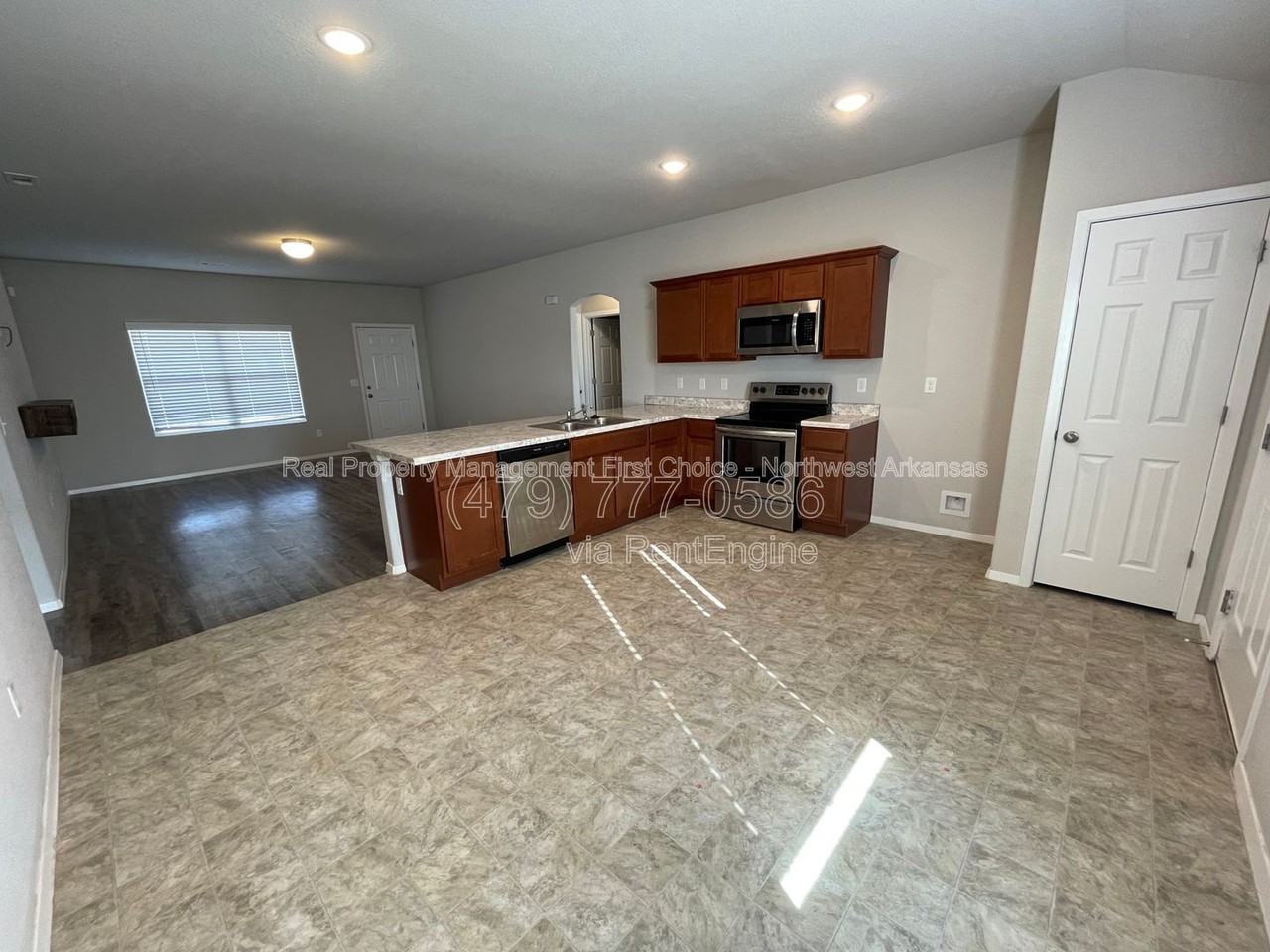 2429 Sebright Ave - Photo 5 of 27