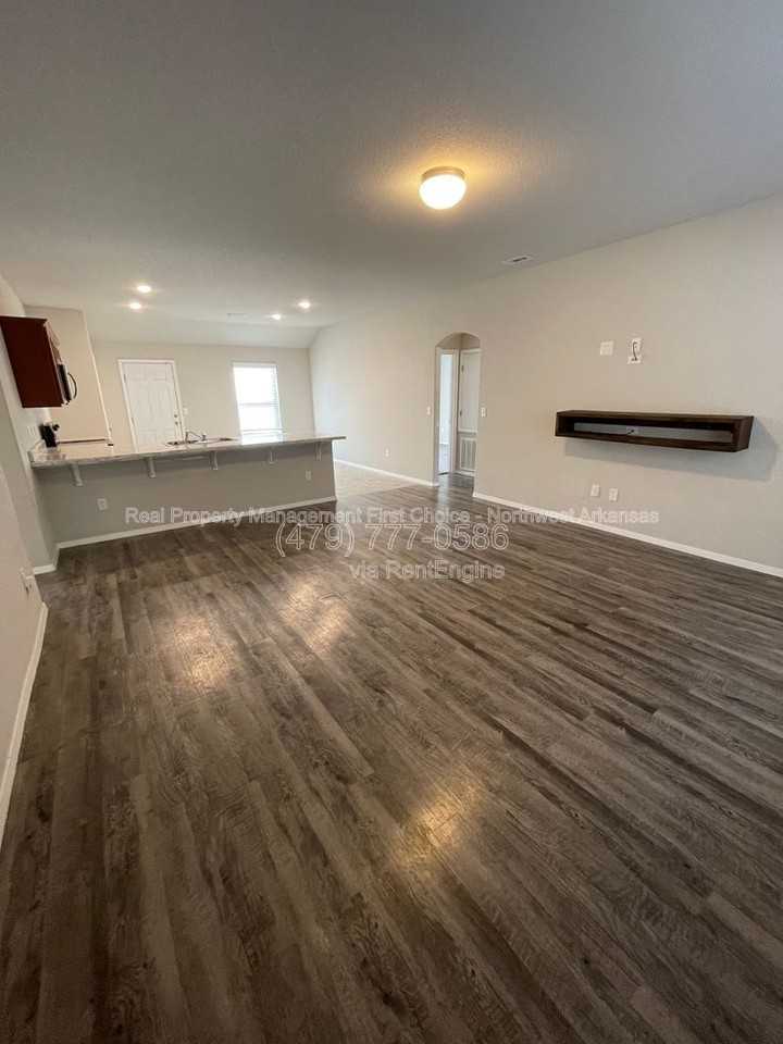 2429 Sebright Ave - Photo 6 of 27