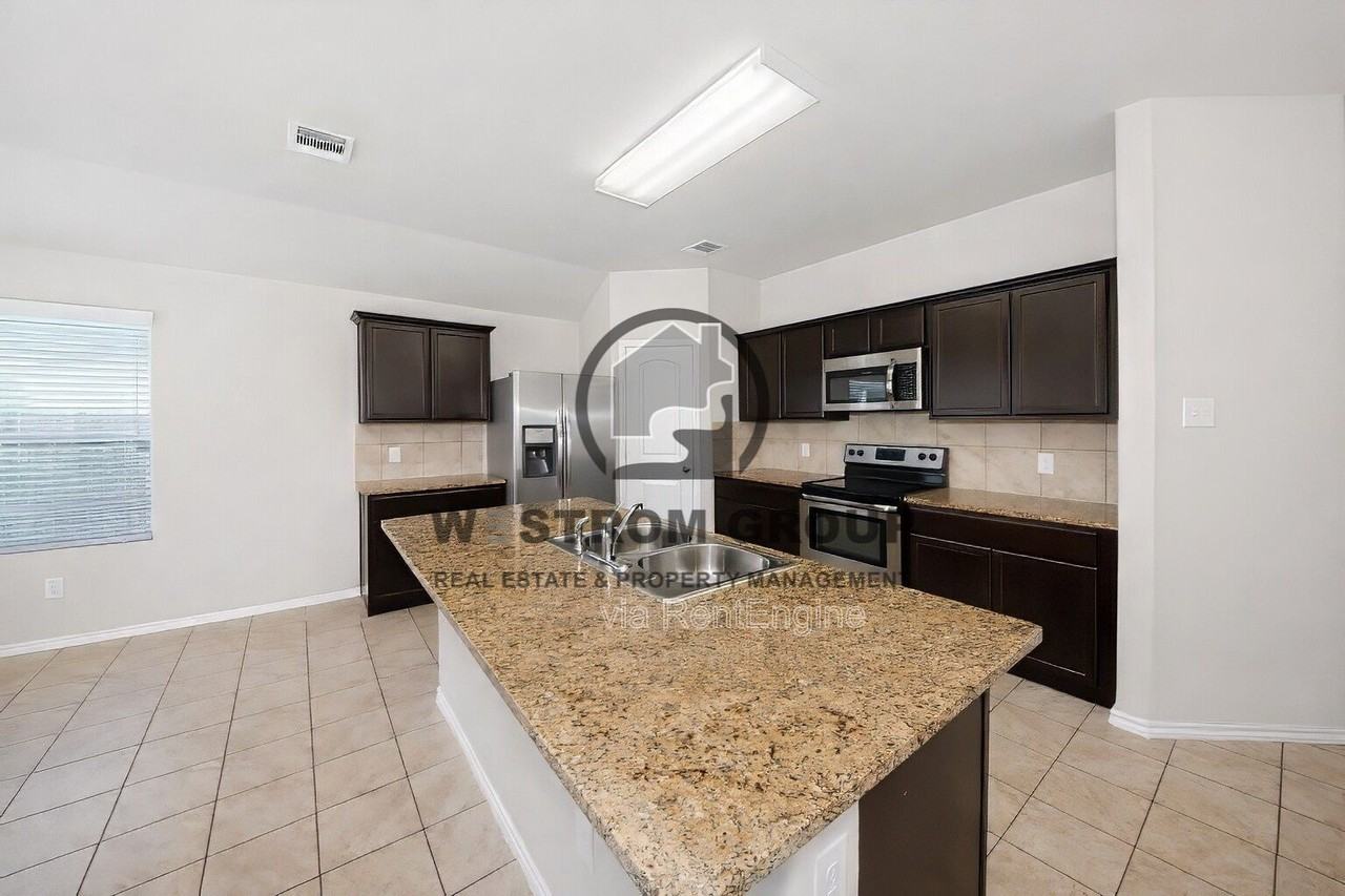 2632 Gains Mill Dr - Photo 5 of 31