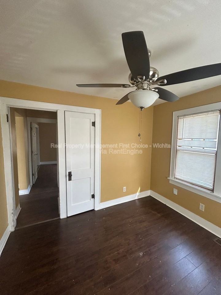 2142 S Waco Ave - Photo 6 of 18