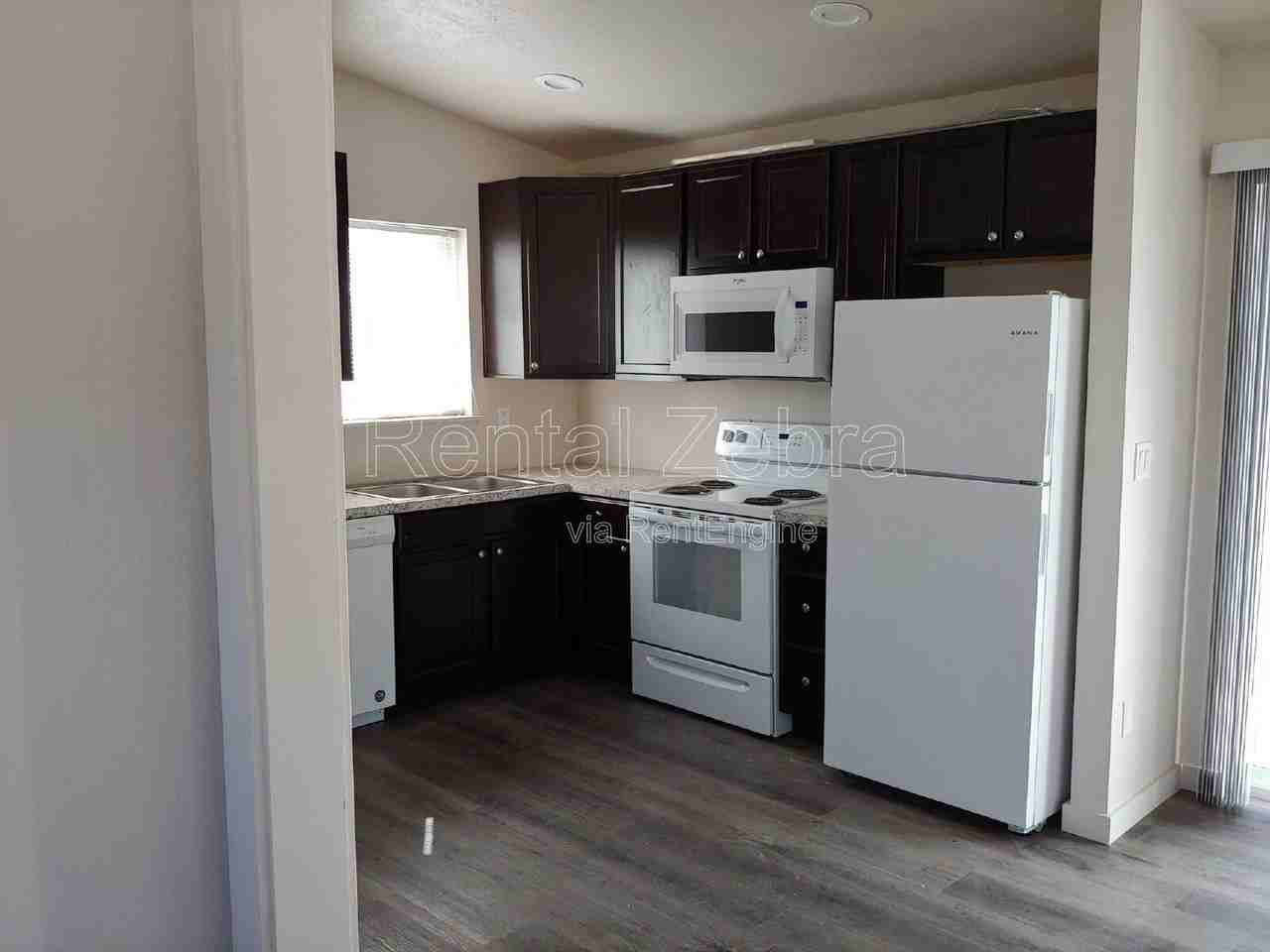 374 Se Garner St - Photo 2 of 32