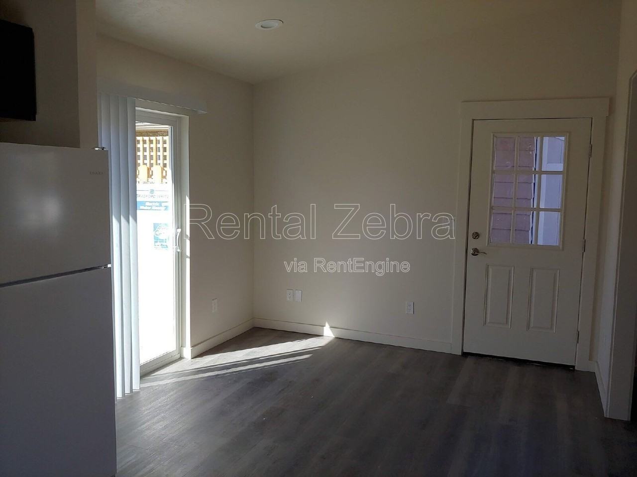 374 Se Garner St - Photo 3 of 32