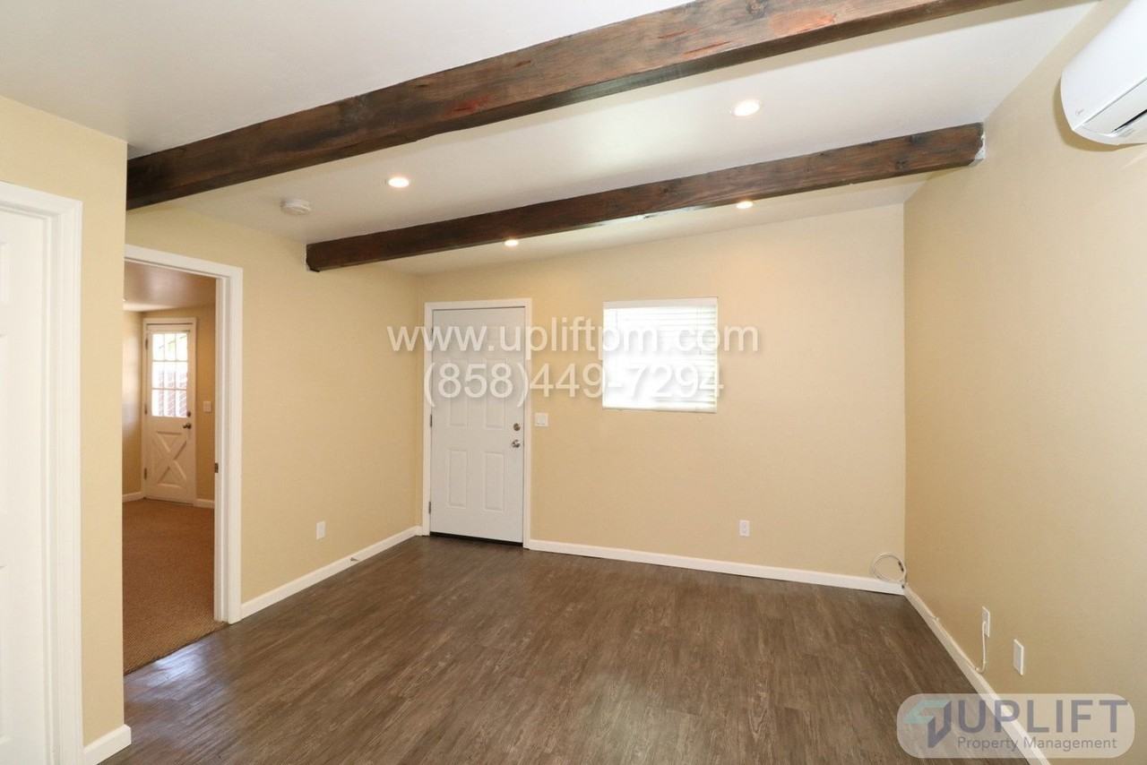 320 7th St - Photo 2 of 7