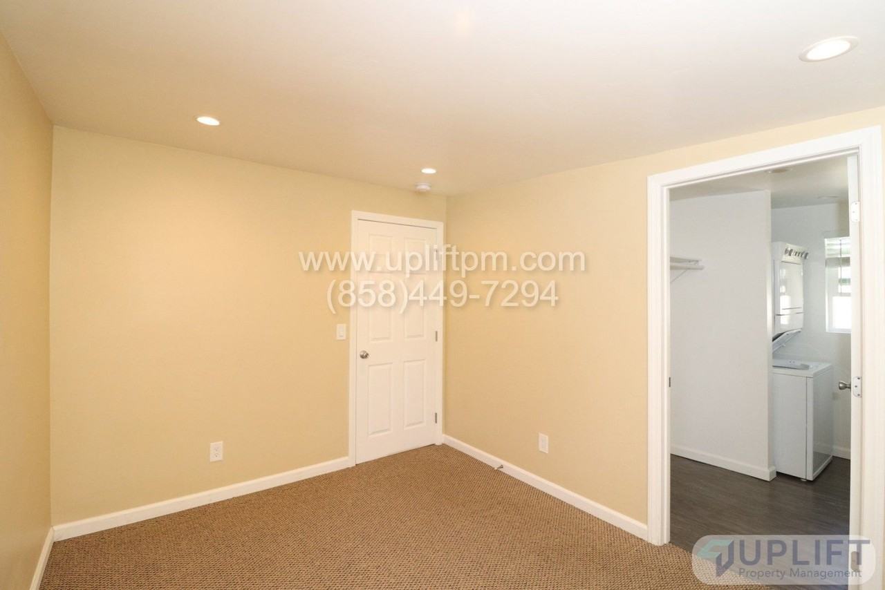 320 7th St - Photo 3 of 7