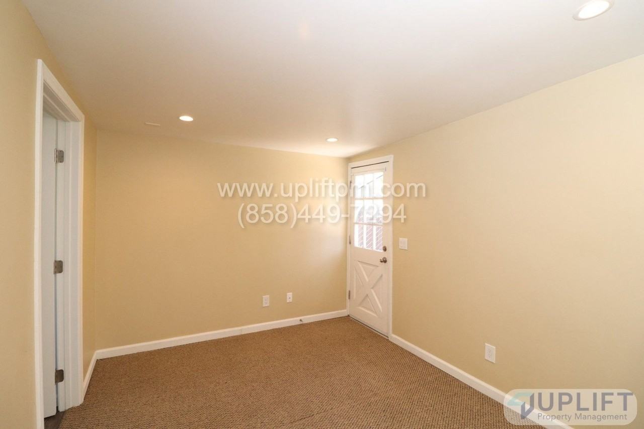 320 7th St - Photo 4 of 7