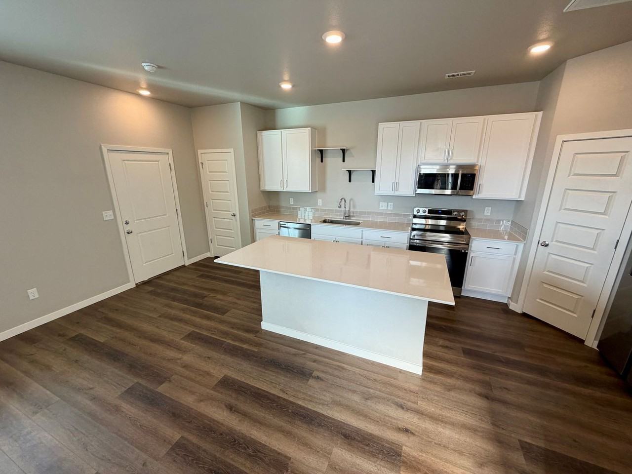 1353 Reynolds St #18E - Photo 7 of 29