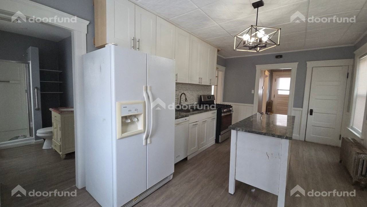 121 Delmont Ave - Photo 4 of 21