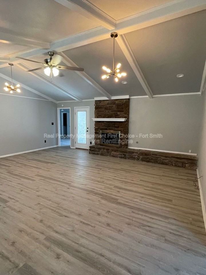 8801 Meandering Way - Photo 6 of 37