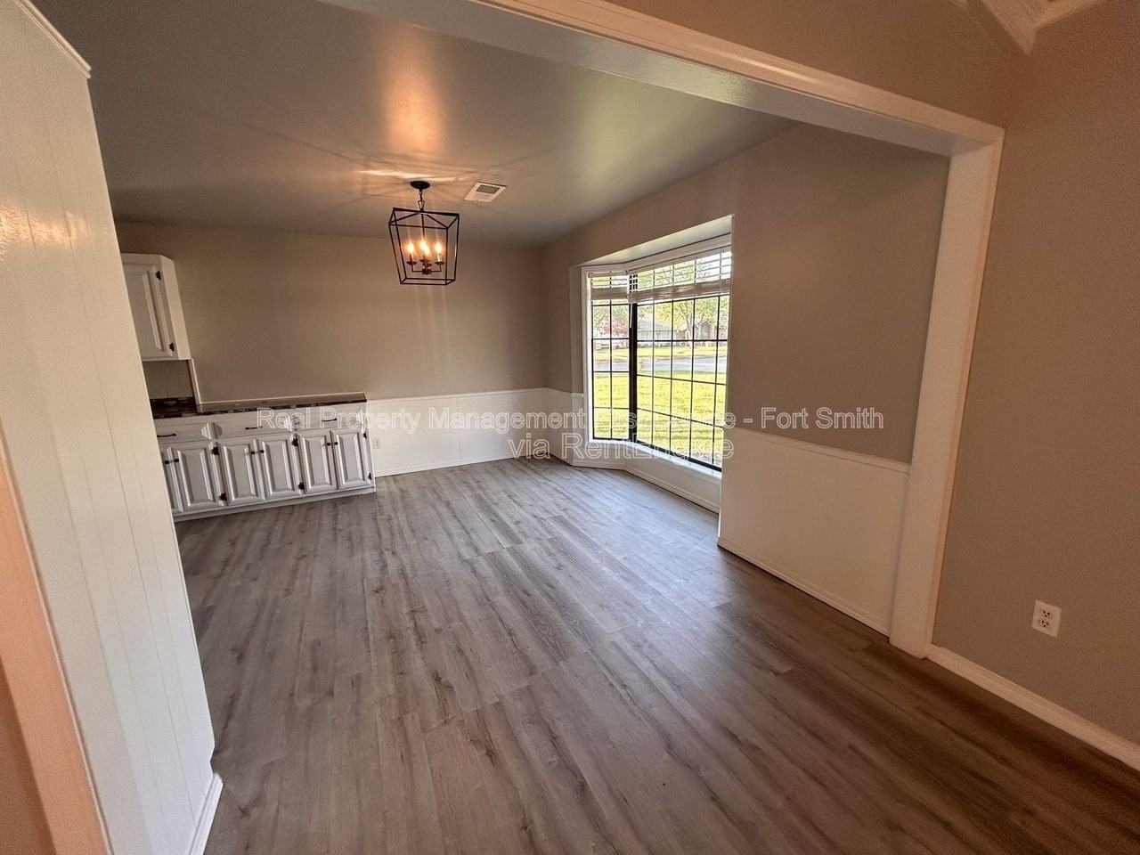 8801 Meandering Way - Photo 7 of 37