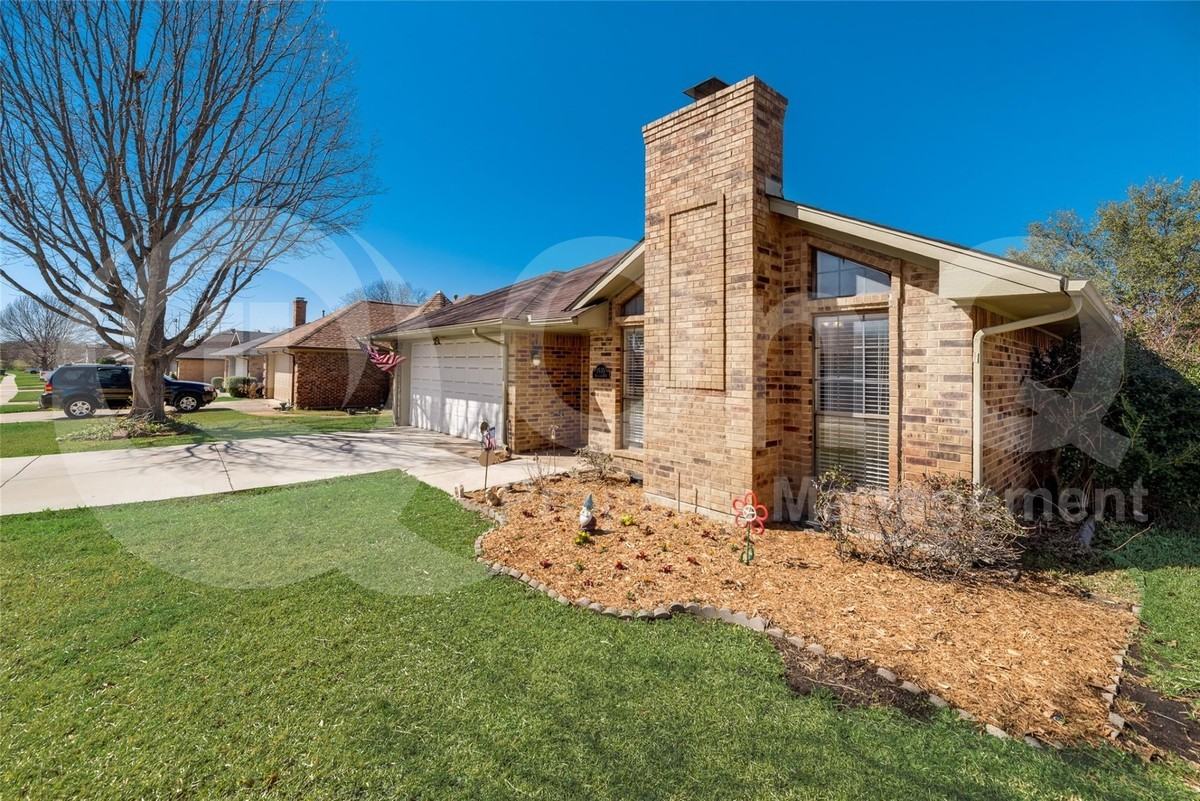 1535 Raleigh Dr - Photo 2 of 5