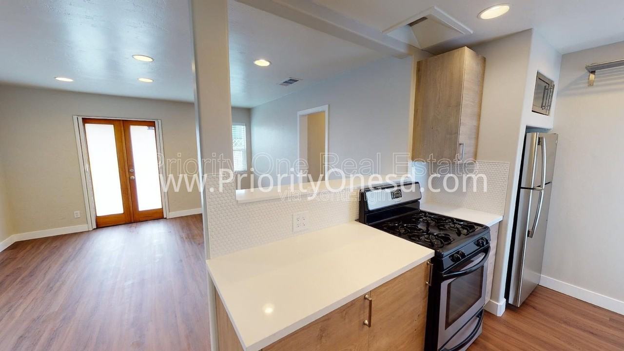 4766 Bermuda Ave - Photo 7 of 22