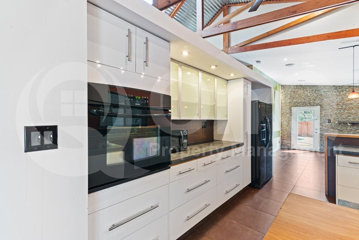 3907 S Farmer Ave - Photo 3 of 28