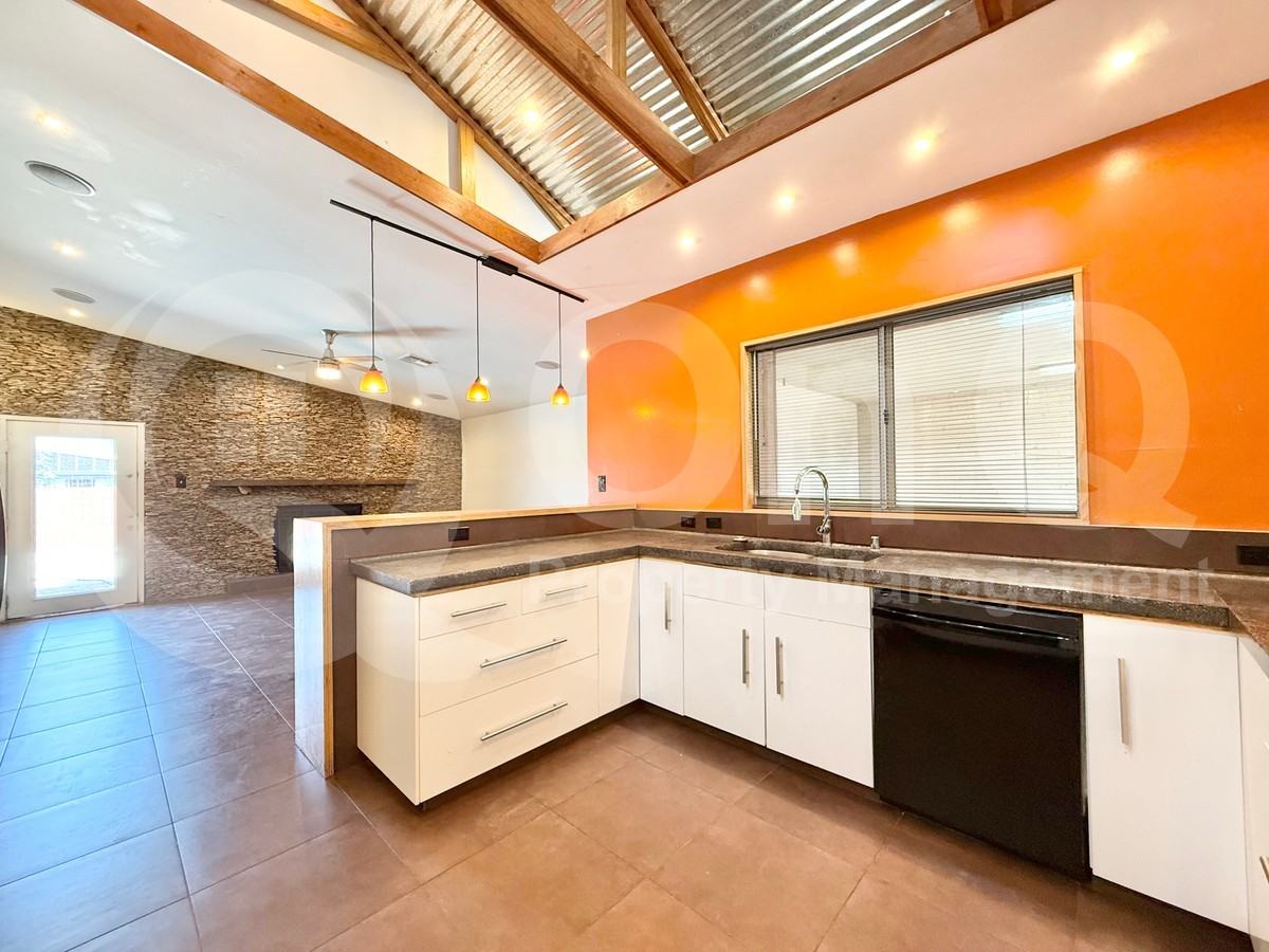 3907 S Farmer Ave - Photo 5 of 28