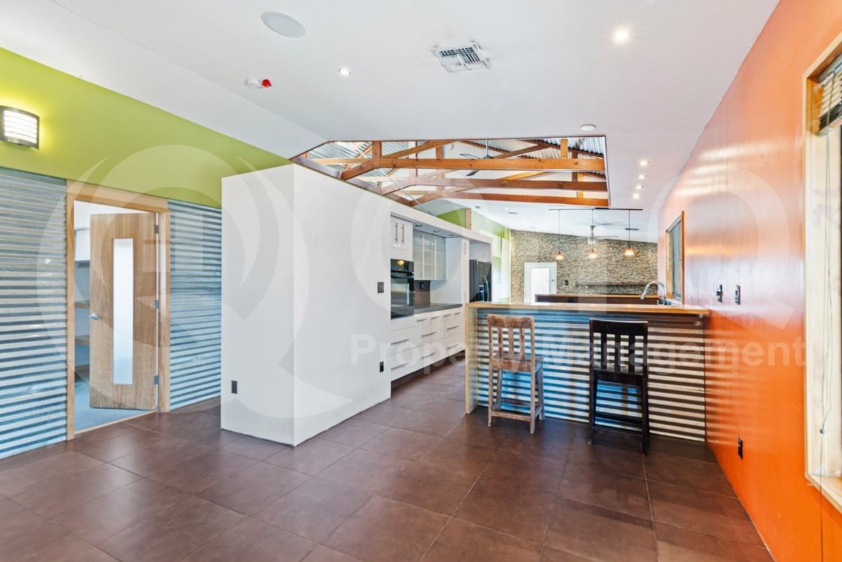 3907 S Farmer Ave - Photo 6 of 28