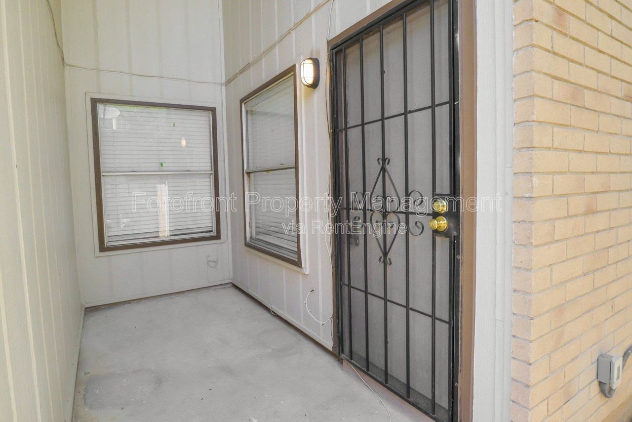 5613 Lochmoor #2 - Photo 4 of 17