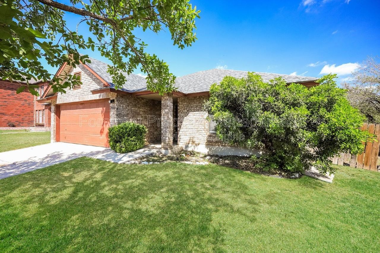 7322 Raintree Frst - Photo 2 of 23