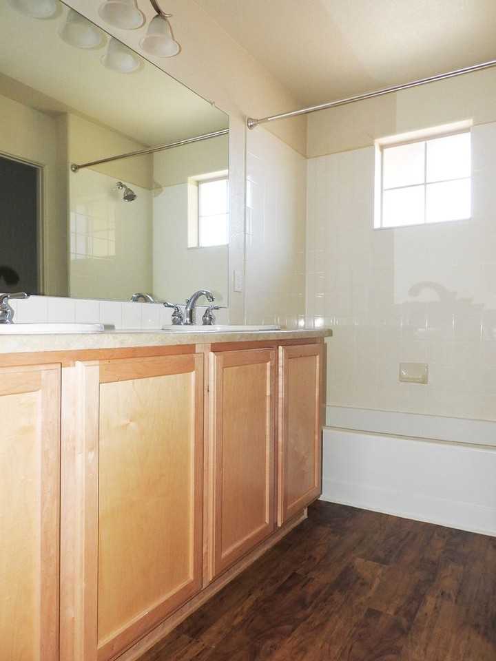 9944 Martin Luther King Blvd - Photo 7 of 11