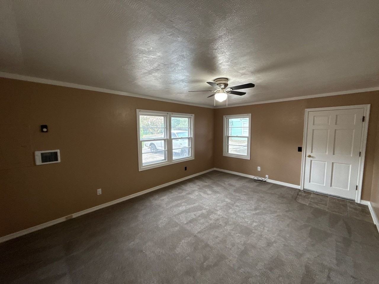 465 Madrona Ave Se - Photo 6 of 13