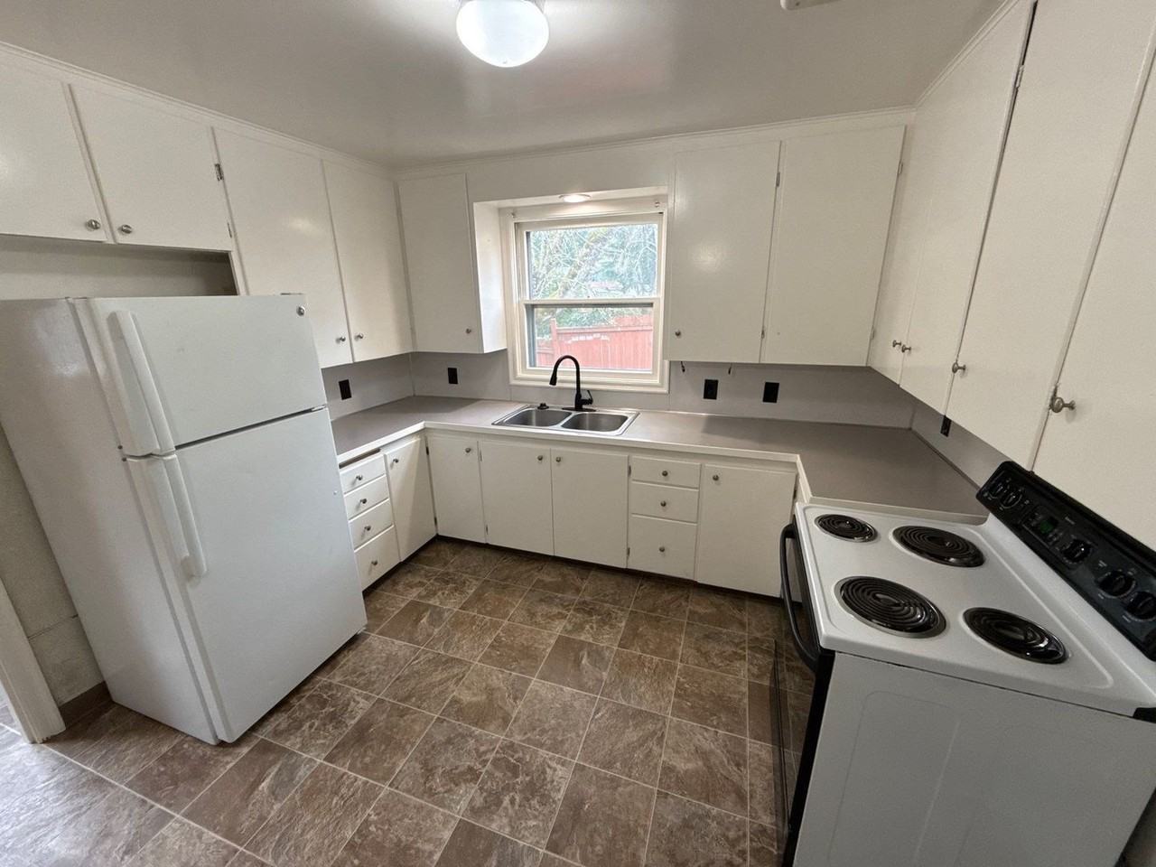 465 Madrona Ave Se - Photo 7 of 13