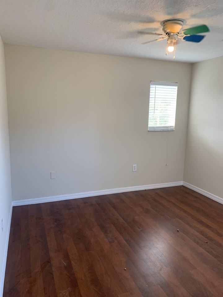 145 Southampton Dr - Photo 2 of 10