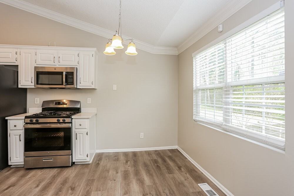 215 Ashland Manor Dr - Photo 7 of 17