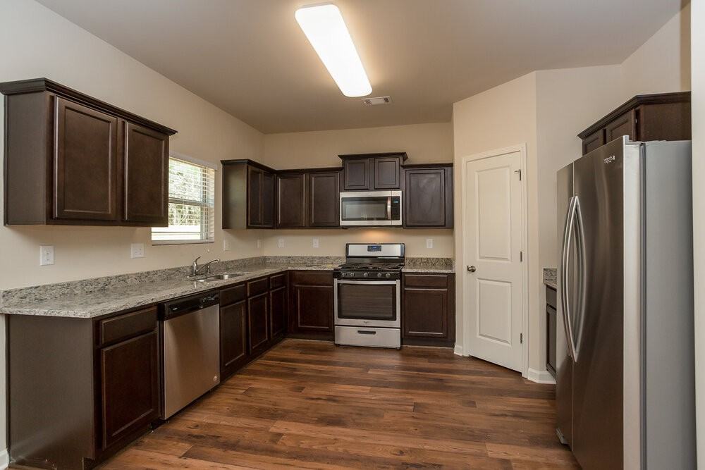 3103 Avondale Dr Se - Photo 5 of 15